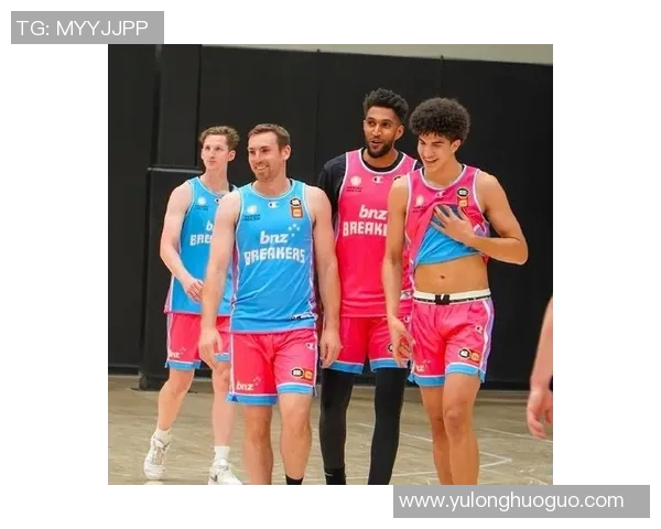 爵士队再次大胜勇士，浓眉复出亮相